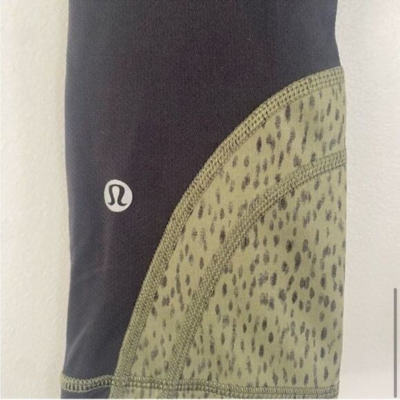 Lululemon Inspire Crop II Leggings Luxtreme in Dottie Dash Fatigue Green Black 4 - Picture 7 of 11